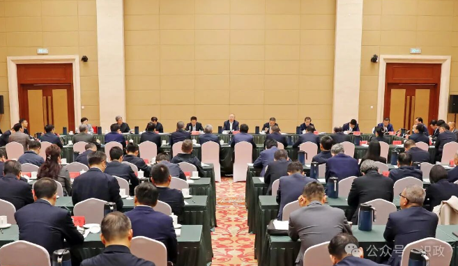 尹力就推进“十五五”时期首都金融开好局起好步调研并出席金融工作座谈会